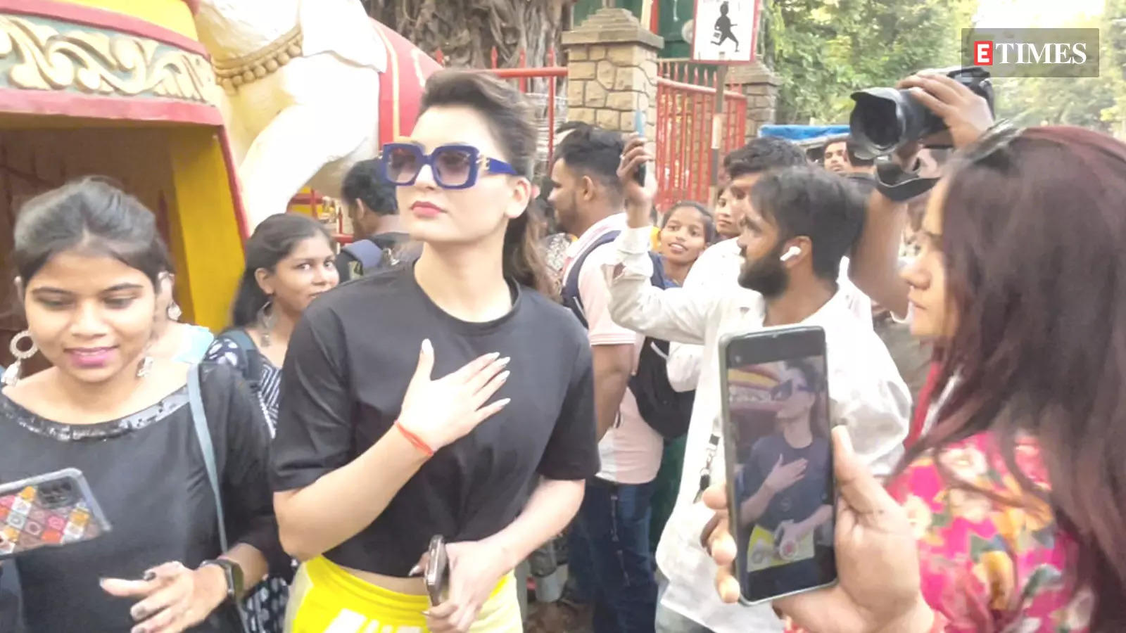 Urvashi Rautela Greets Paps With Folded Hands As She Visits Shree