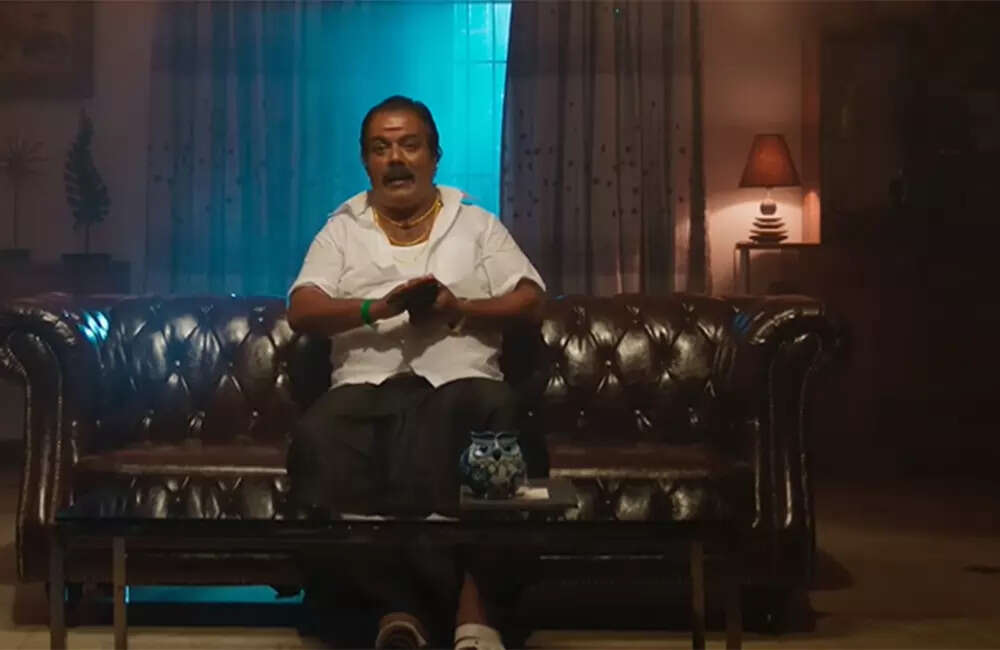 Odavum-Mudiyadhu-Oliyavum-Mudiyadhu1