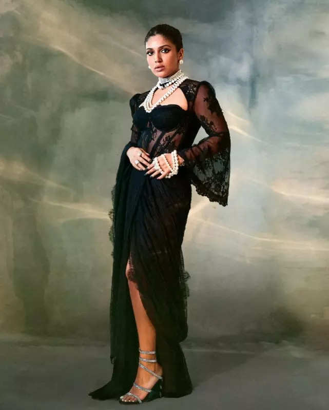Bhumi Pednekar brings retro glam to the frame in a black saree, see pictures