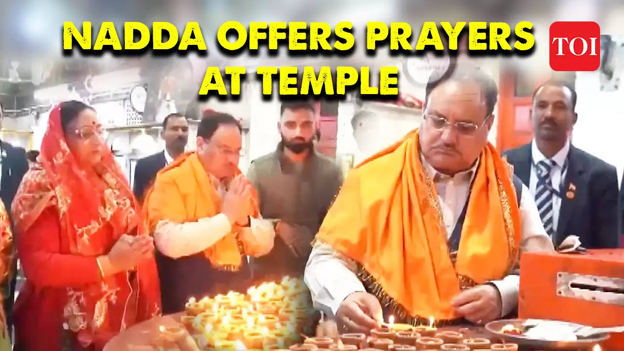 Delhi: BJP president JP Nadda offers prayers at Hanuman temple in Connaught Place