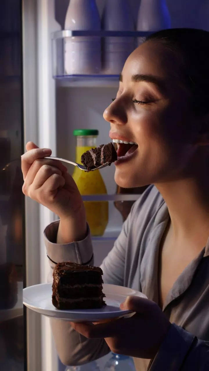 Mind The Midnight Munchies: 5 Shocking Side-Effects Of Eating Late At Night  - NDTV Food