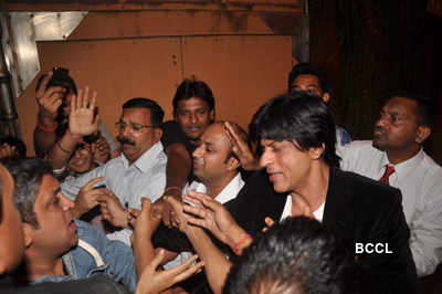 SRK meet fans on his b'day