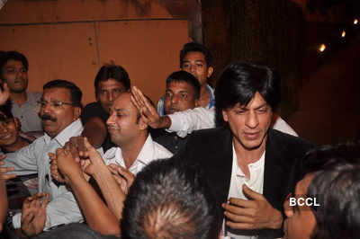 SRK meet fans on his b'day