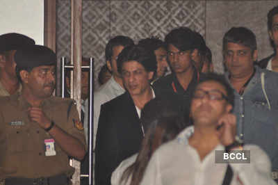 SRK spotted at airport