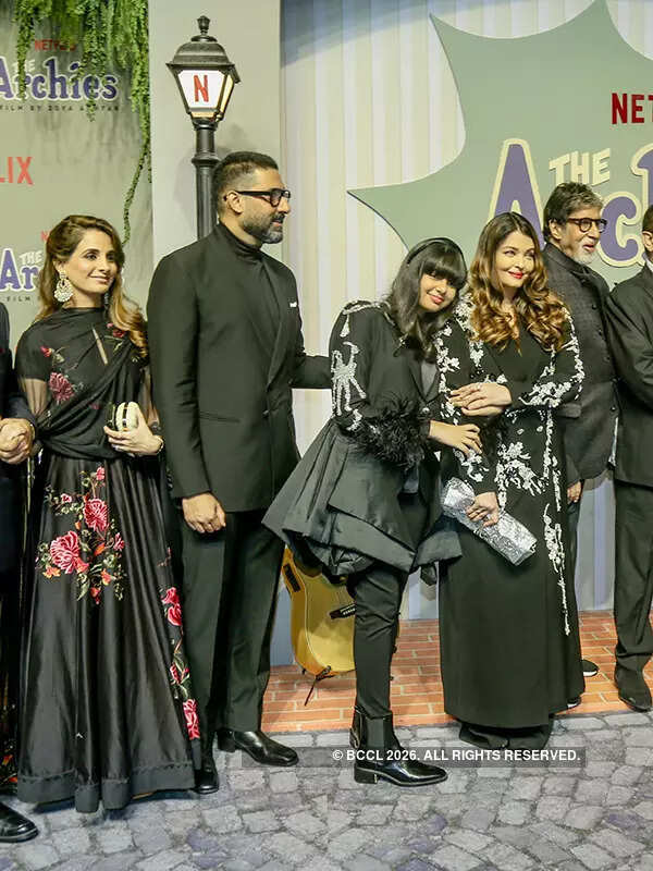 Amitabh Bachchan, Abhishek Bachchan, Aishwarya Rai Bachchan, Aaradhya Bachchan