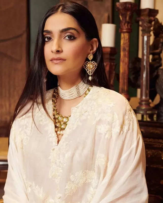 Bridesmaids, take cues from Sonam Kapoor to turn heads in ethnic wear this wedding season
