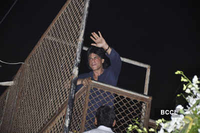 SRK with media on his b'day