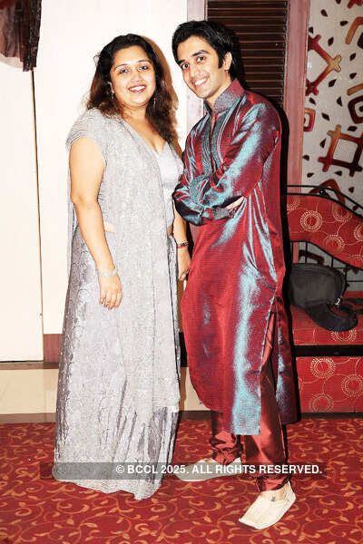 Pre-Diwali bash by Ashok Arbat