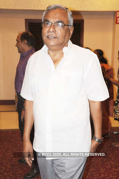 Pre-Diwali bash by Ashok Arbat