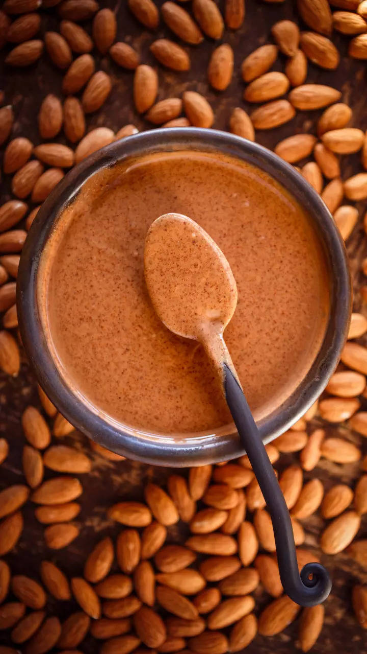What is Almond Butter, how to make it, and its benefits​