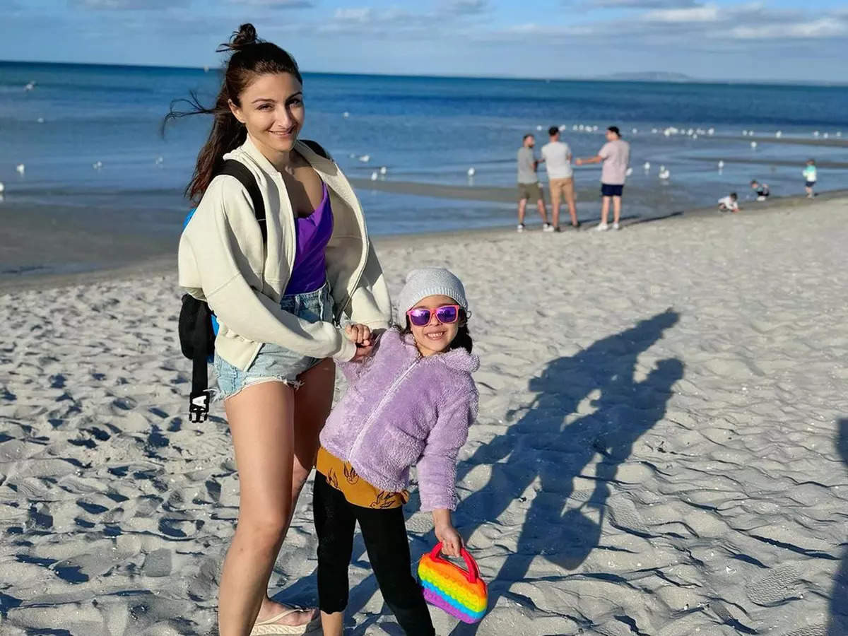 Soha Ali Khan and daughter Inaaya bask in the glow of sunshine, see pictures