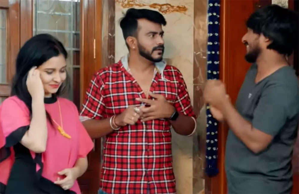 Online-Madhuve-Offline-Shobhana3