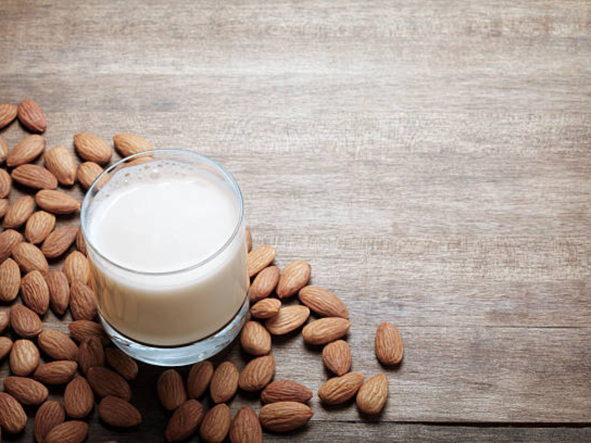 Health benefits only almond milk can offer (and easy way to prepare it ...
