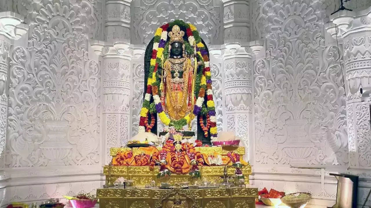 In pics: Ram Lalla adorned with crores worth of gold, gemstone ...