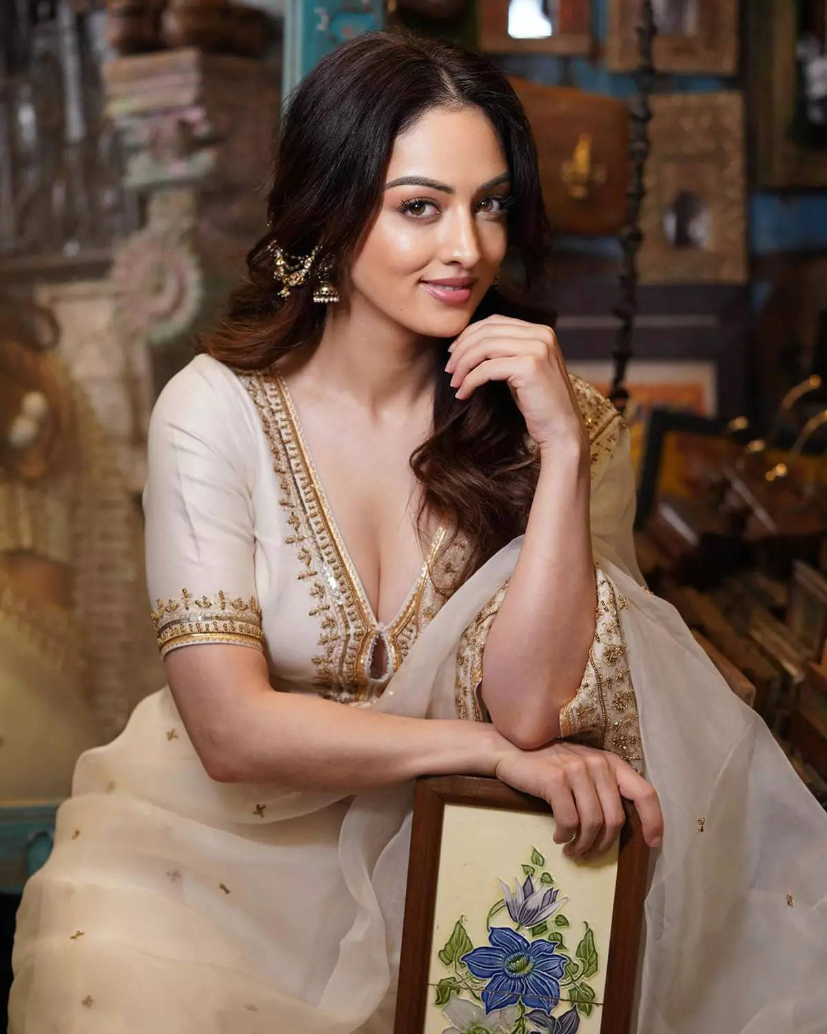 ​Sandeepa Dhar mesmerises with her elegant charm​