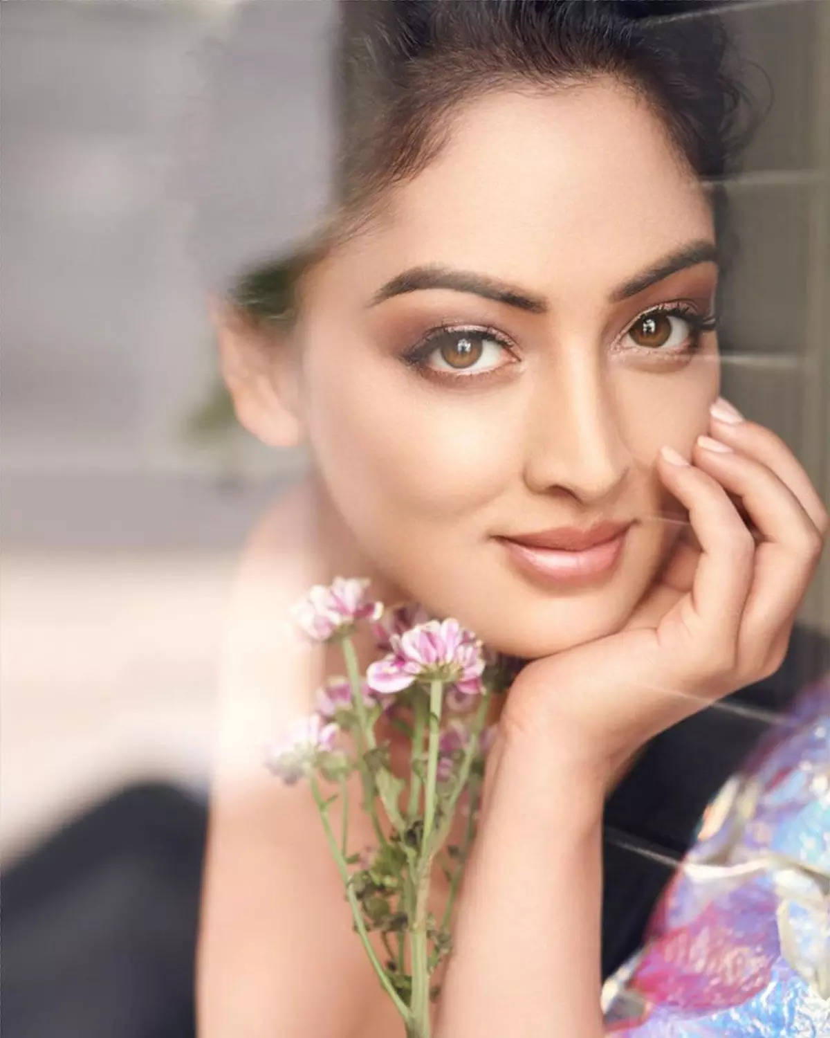 ​Sandeepa Dhar mesmerises with her elegant charm​