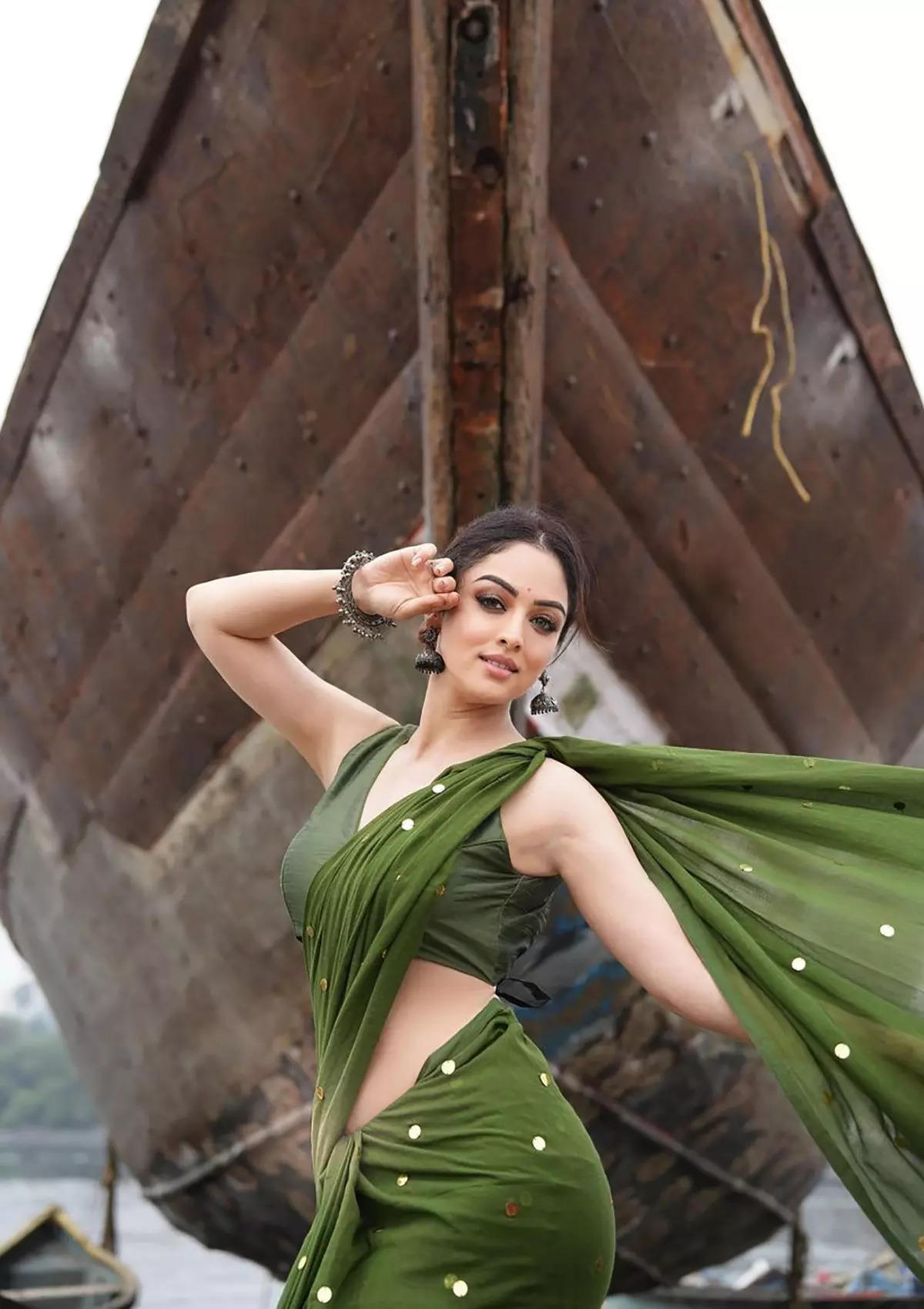 ​Sandeepa Dhar mesmerises with her elegant charm​