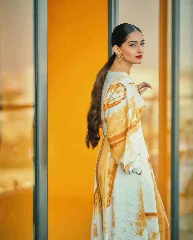 Sonam Kapoor hosts a lavish lunch at her Delhi home, pictures will leave you spellbound