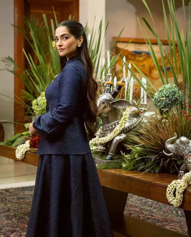 Sonam Kapoor hosts a lavish lunch at her Delhi home, pictures will leave you spellbound