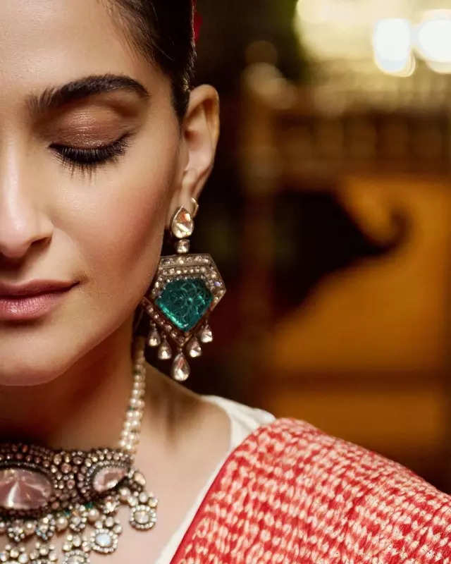 Sonam Kapoor hosts a lavish lunch at her Delhi home, pictures will leave you spellbound