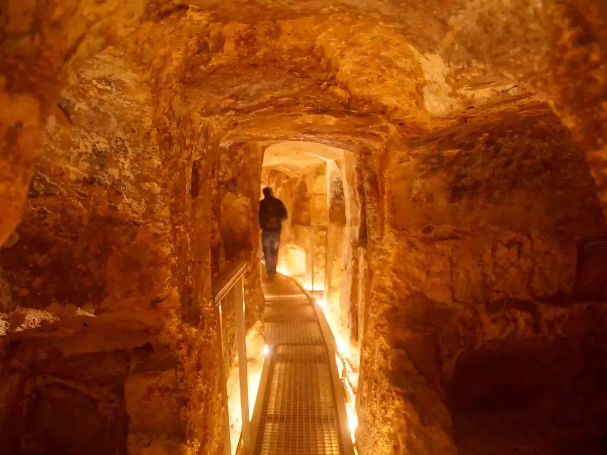 Haunted history: Bone-chilling facts about the Catacombs in Paris ...