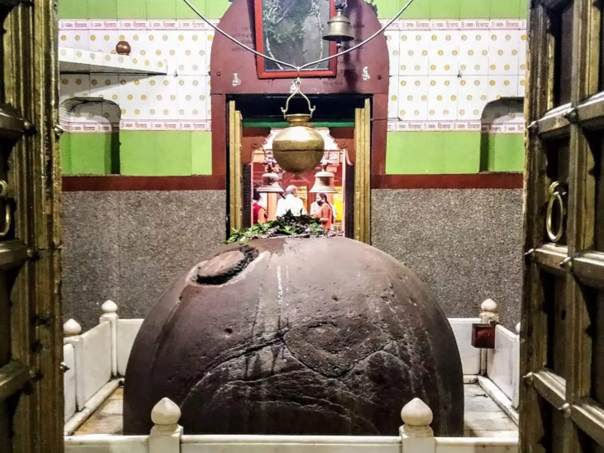 The Shivling of Kashi, Tilbhandeshwar is still growing!