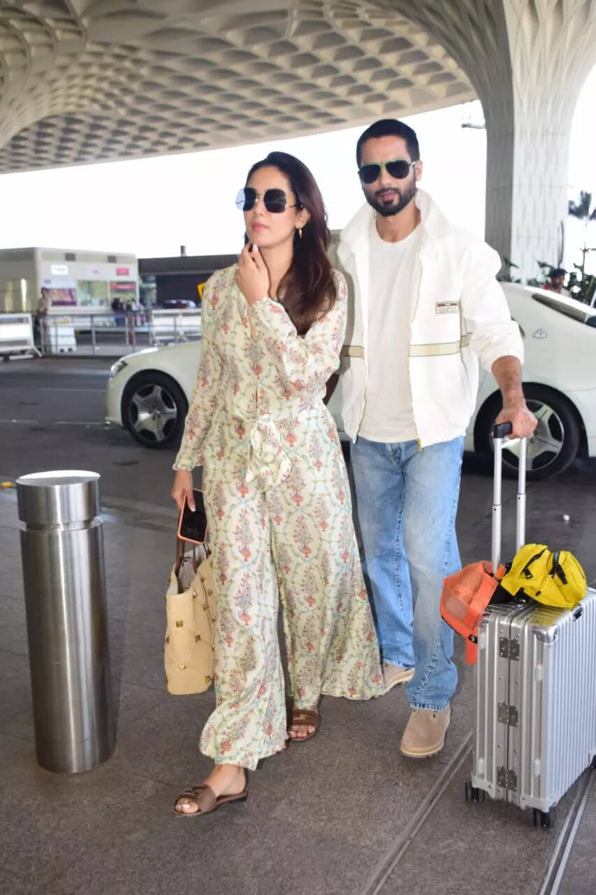 Aditya Roy Kapoor and Ananya Panday spotted at the airport: pics inside