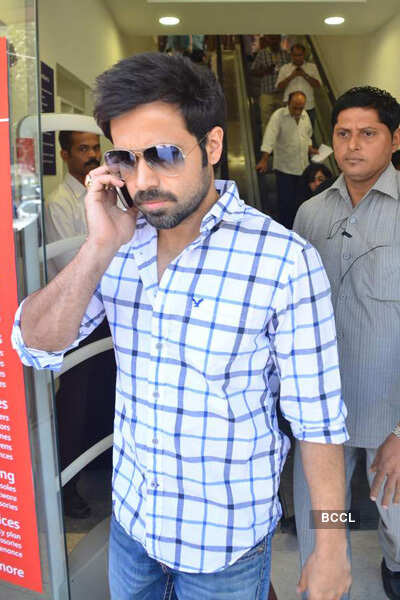 Emraan @ Reliance Digital