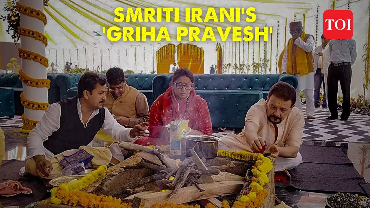 Union Minister Smriti Irani performs 'Griha Pravesh Pooja' at her new ...