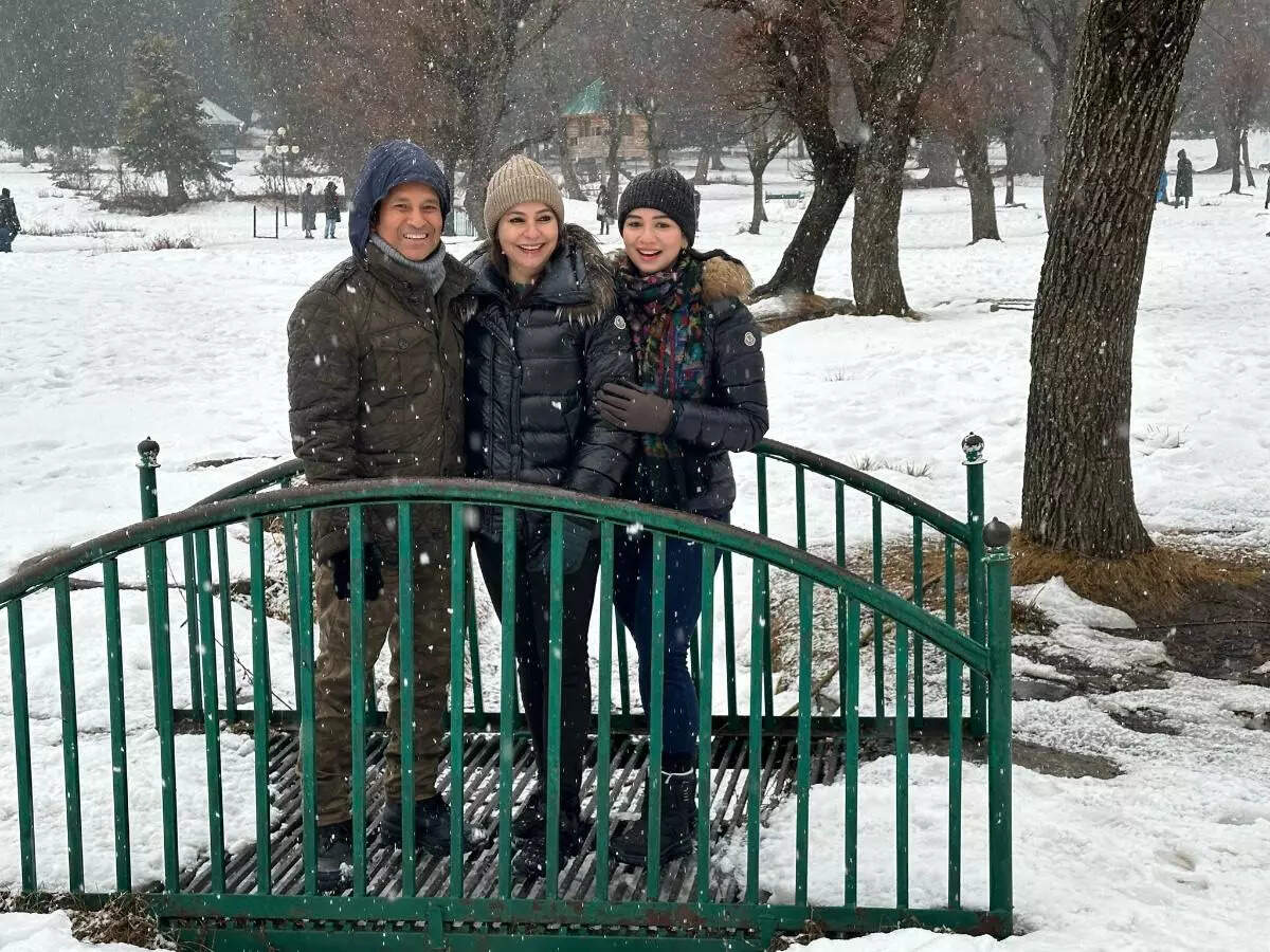 Sachin Tendulkar’s first-ever trip to Kashmir with family: Pics and videos go viral Sachin Tendulkar’s first-ever trip to Kashmir with family: Pics and videos go viral