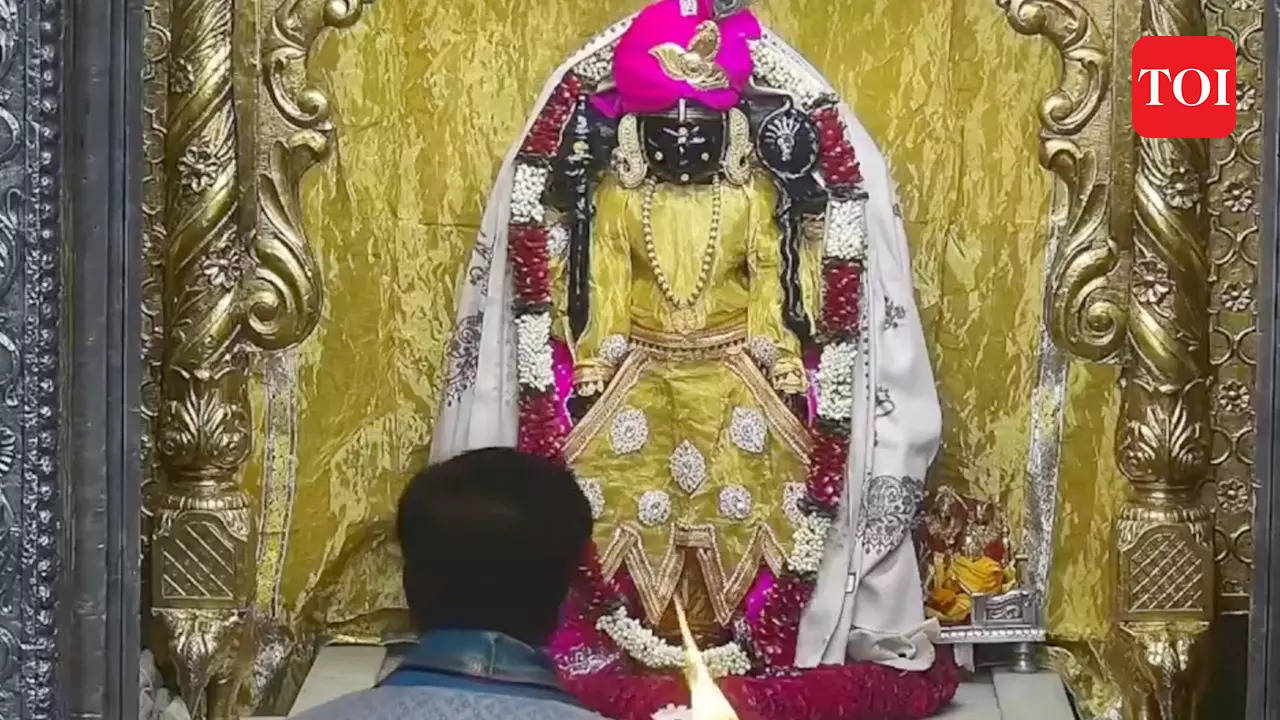 Darshan at Shree Dwarkadhish Jagan Mandir, Dwaraka 27 - Feb - 2024