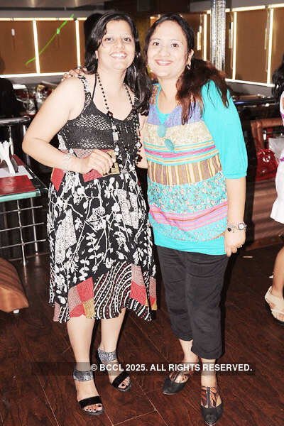 Renu Wadhwan's b'day bash