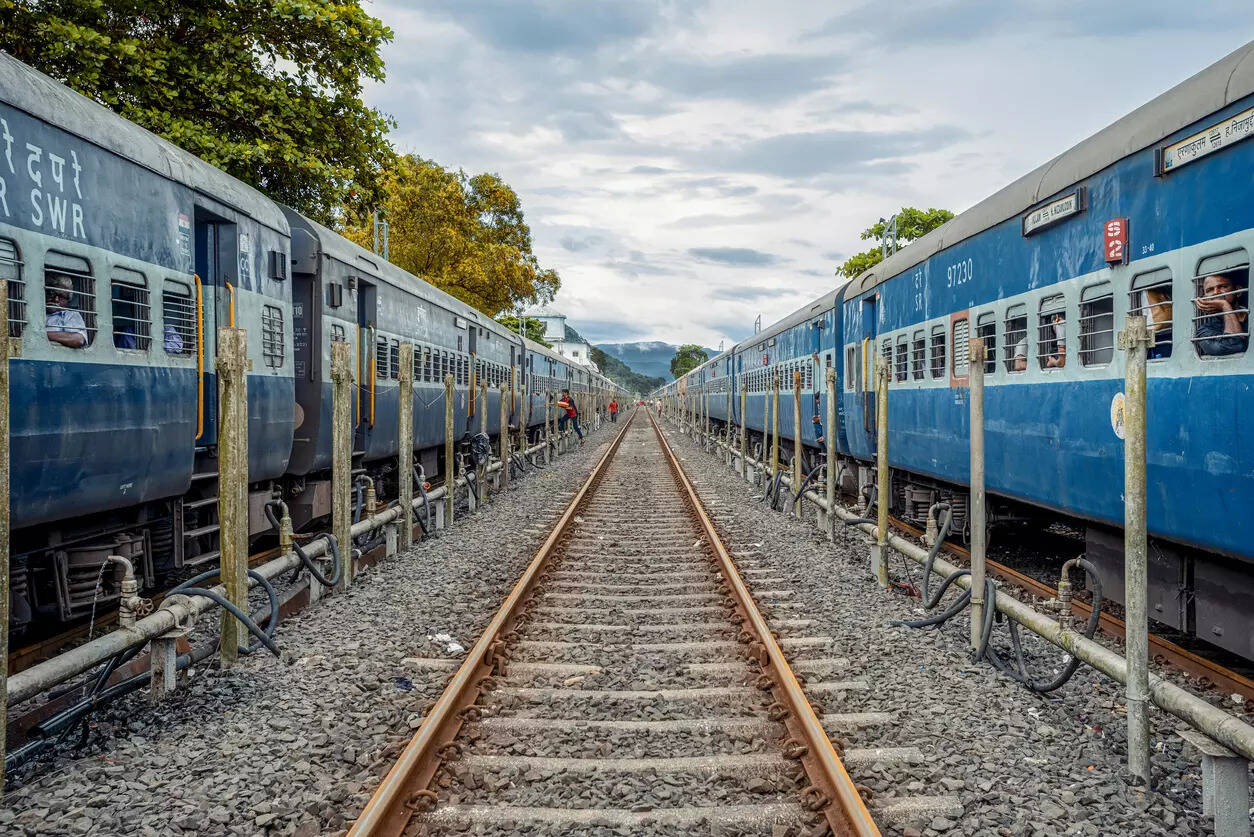 Farmers ‘rail roko’ protest across 60 locations in Haryana and Punjab today; travel with precaution Farmers ‘rail roko’ protest across 60 locations in Haryana and Punjab today; travel with precaution