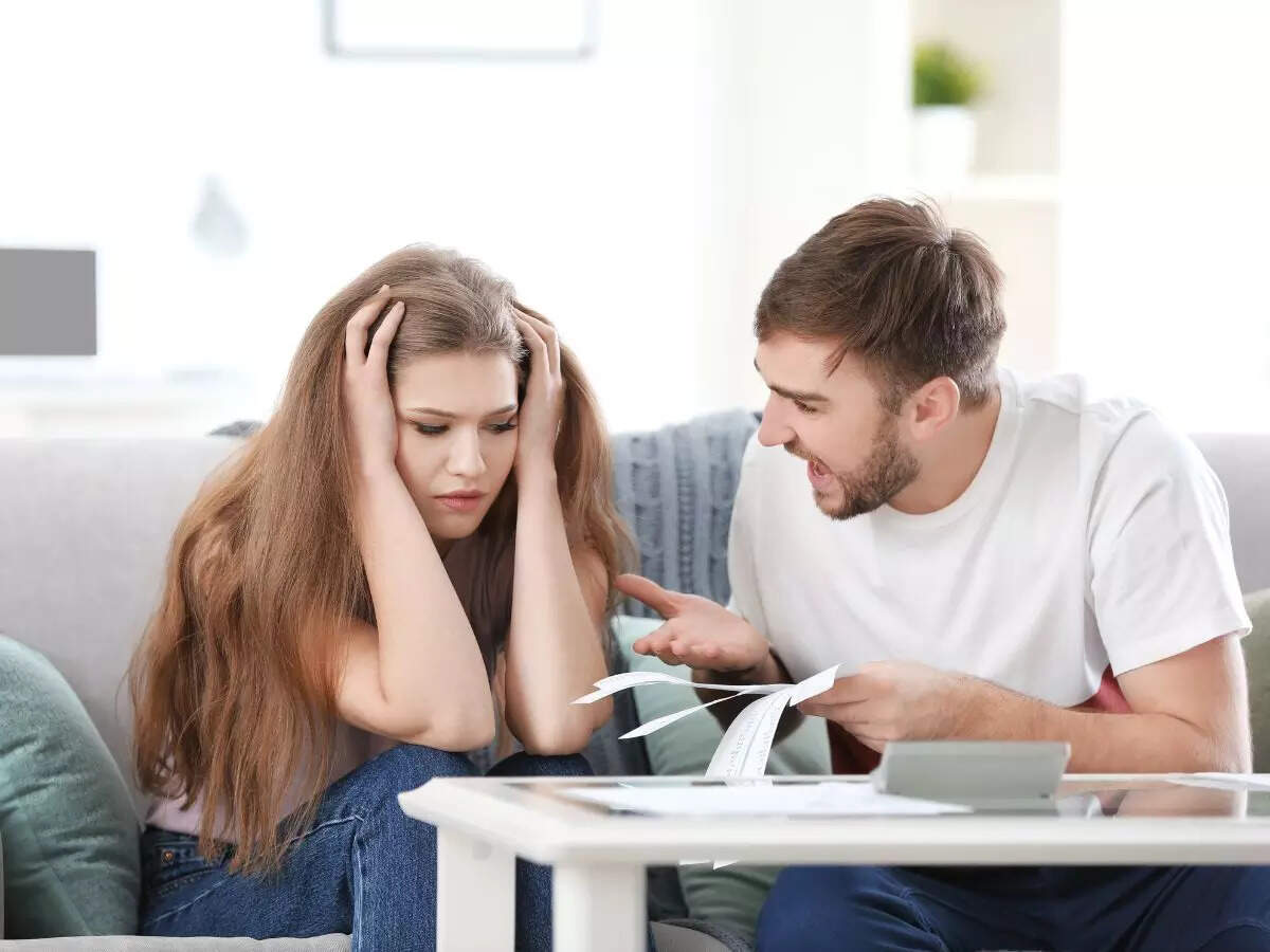 5 things one should NOT do while dealing with an angry partner