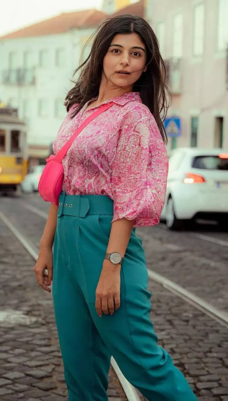 Actress Yesha Rughanis Top 15 Gorgeous Looks | Times of India