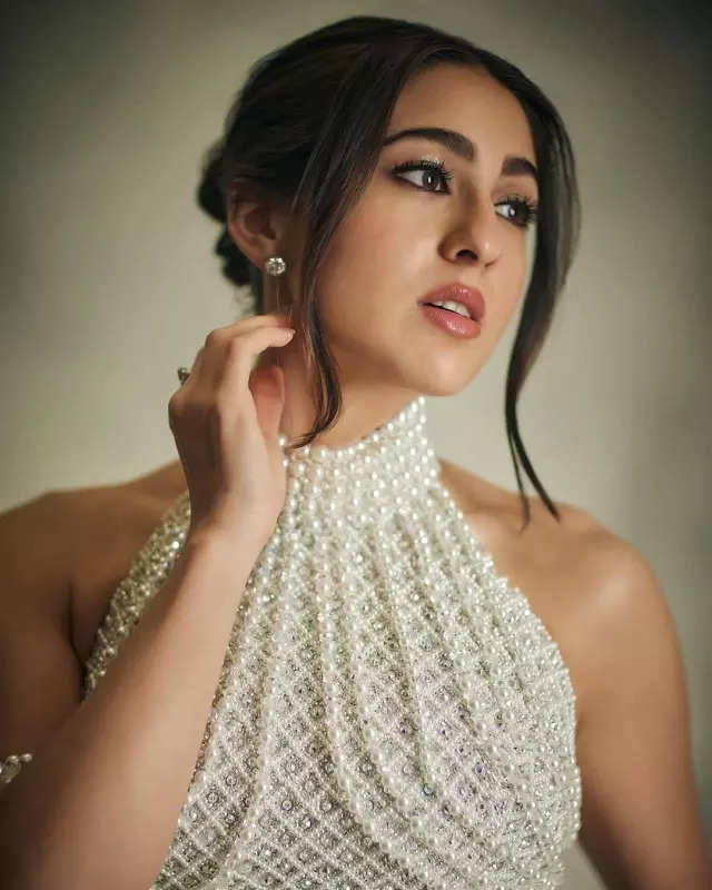 Sara Ali Khan exudes sophistication in exquisite floral gown, see pictures