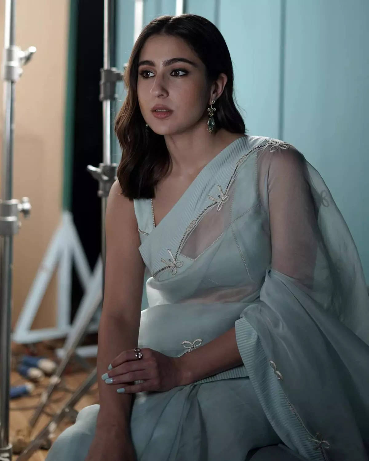 Sara Ali Khan impresses in saree at grand unveiling of 'Ae Watan Mere Watan'