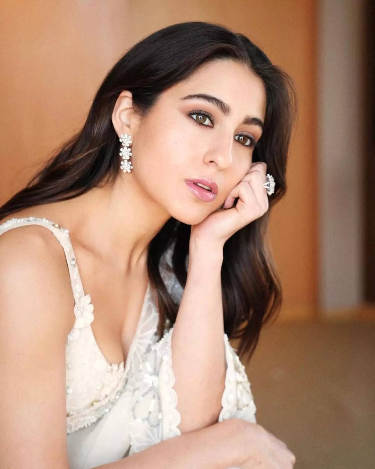 Sara Ali Khan impresses in saree at grand unveiling of 'Ae Watan Mere Watan'