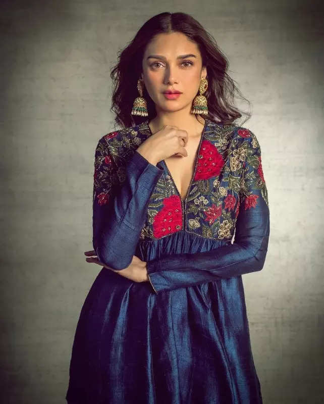 Aditi Rao Hydari looks like a modern-day Maharani in pink chiffon sharara set, see pictures