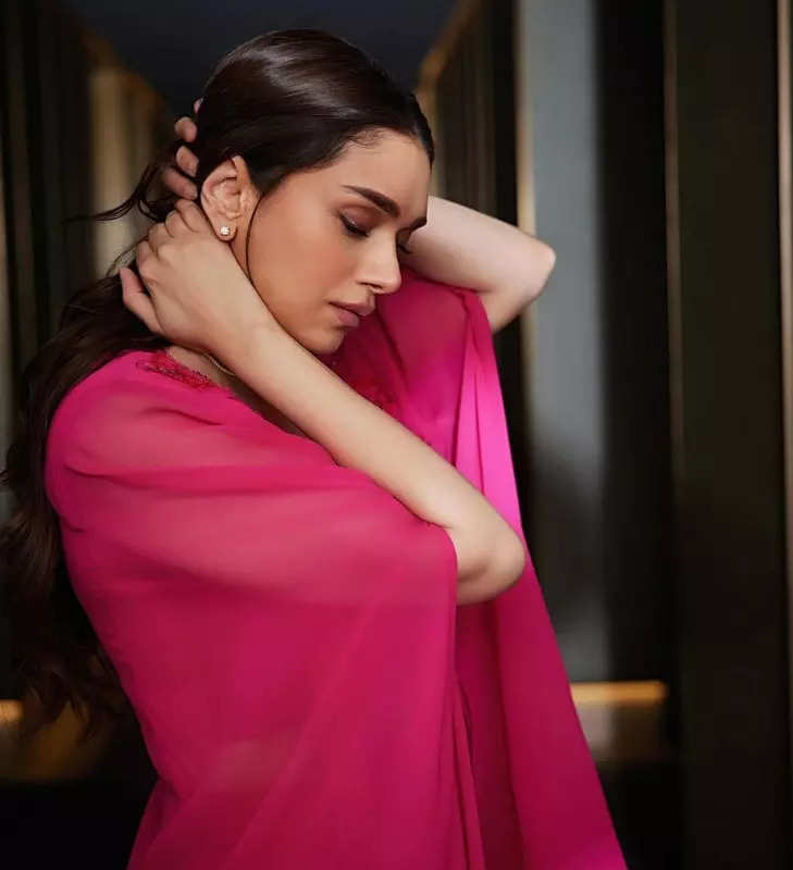 Aditi Rao Hydari looks like a modern-day Maharani in pink chiffon sharara set, see pictures