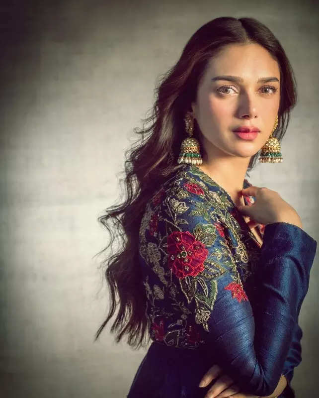 Aditi Rao Hydari looks like a modern-day Maharani in pink chiffon sharara set, see pictures