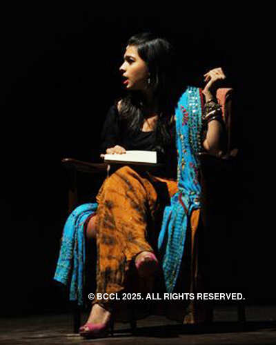 Play: 'Mandodari' by Shomshuklla