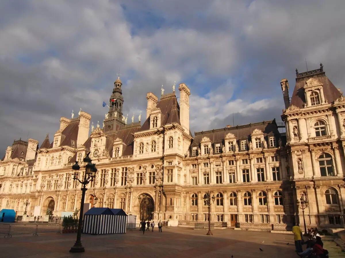 French police removes migrants staying near the iconic Paris City Hall ahead of Olympics