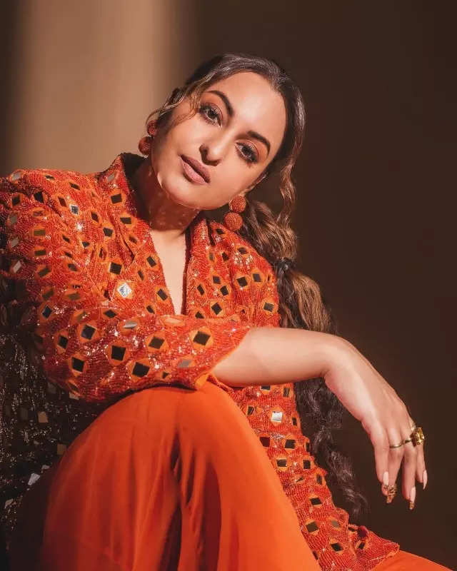 Sonakshi Sinha's ethnic closet for 'Heeramandi' promotional spree commands attention, see pictures