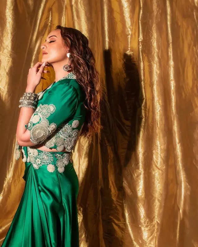 Sonakshi Sinha's ethnic closet for 'Heeramandi' promotional spree commands attention, see pictures