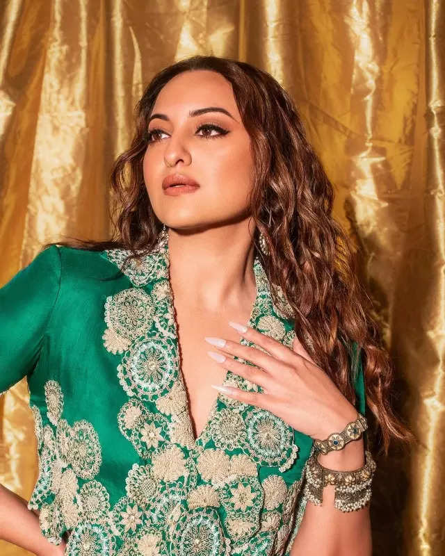 Sonakshi Sinha's ethnic closet for 'Heeramandi' promotional spree commands attention, see pictures