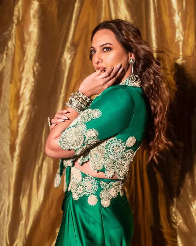 Sonakshi Sinha's ethnic closet for 'Heeramandi' promotional spree commands attention, see pictures