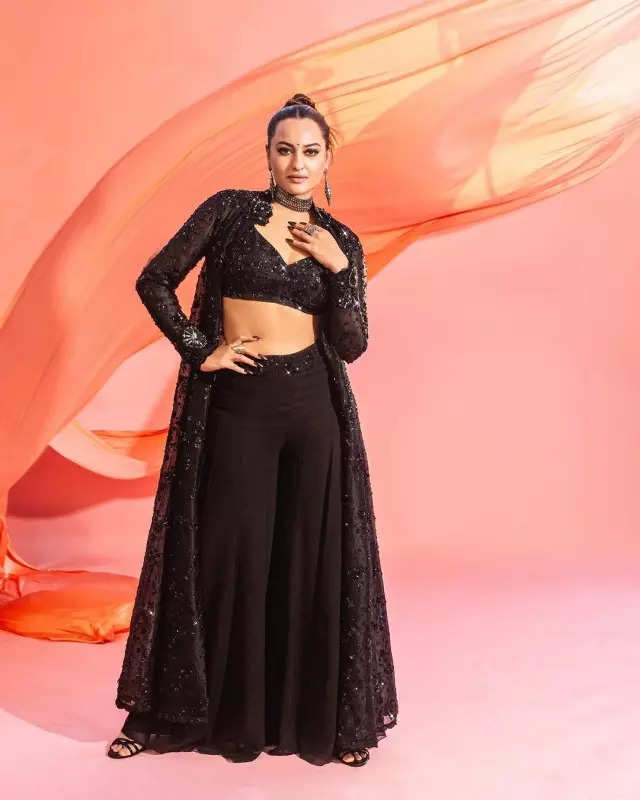 Sonakshi Sinha's ethnic closet for 'Heeramandi' promotional spree commands attention, see pictures