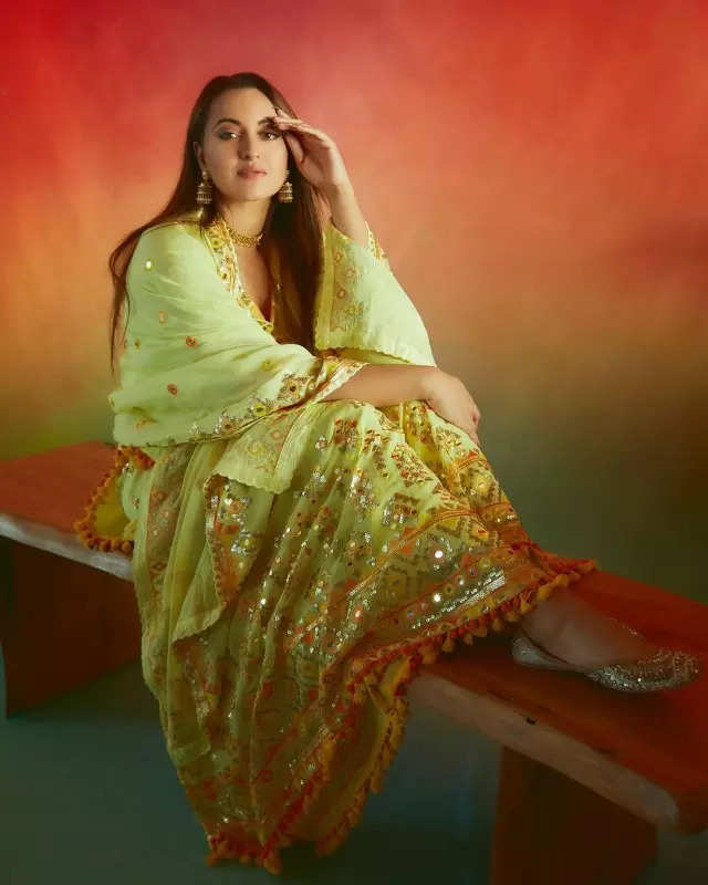 Sonakshi Sinha's ethnic closet for 'Heeramandi' promotional spree commands attention, see pictures