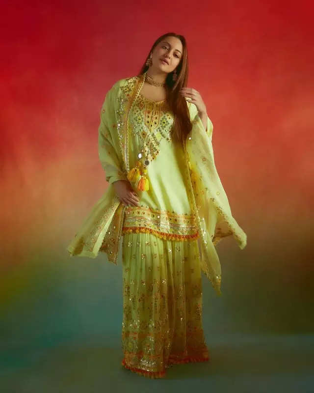 Sonakshi Sinha's ethnic closet for 'Heeramandi' promotional spree commands attention, see pictures